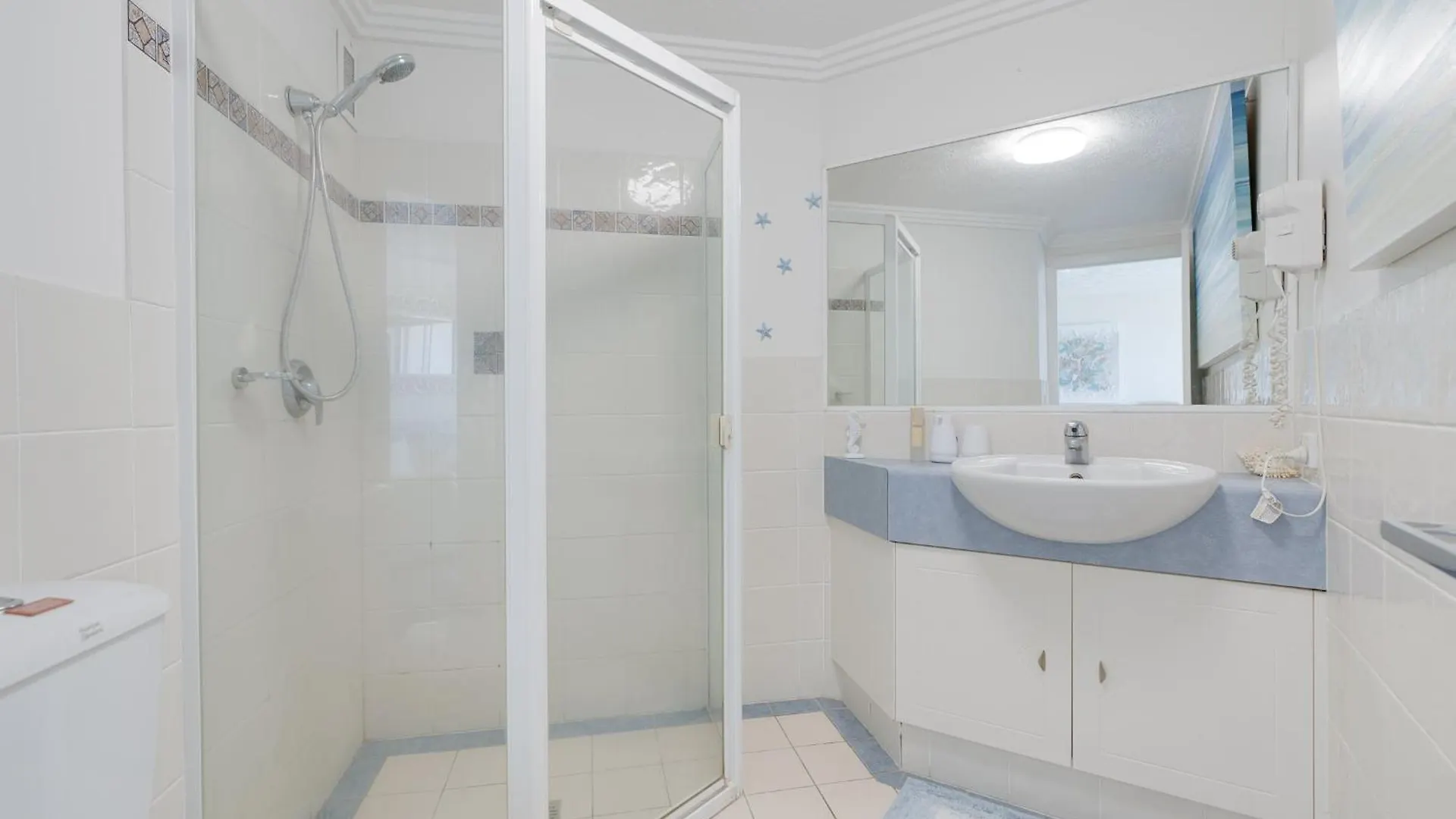 Stunning 2-Br Waterfront Apartment In Palm Beach! Gold Coast