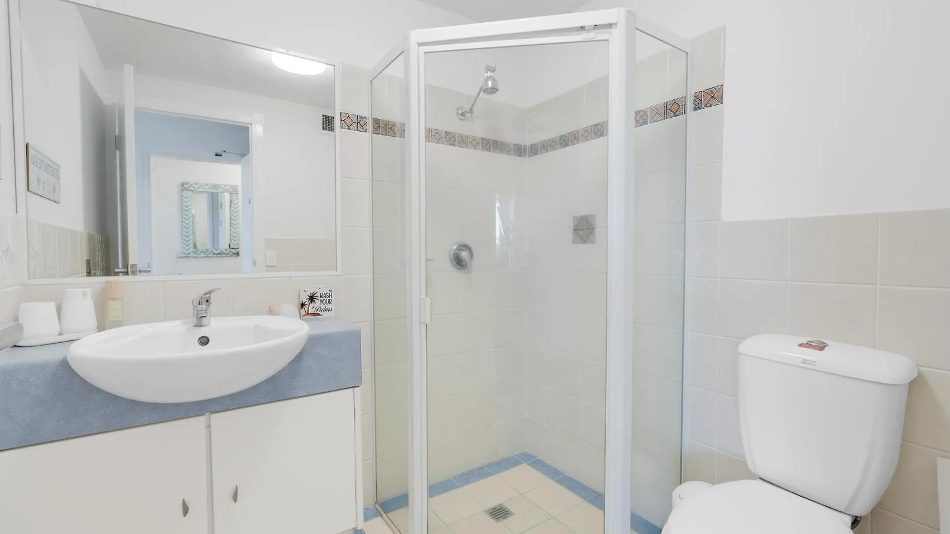Stunning 2-Br Waterfront Apartment In Palm Beach! Gold Coast