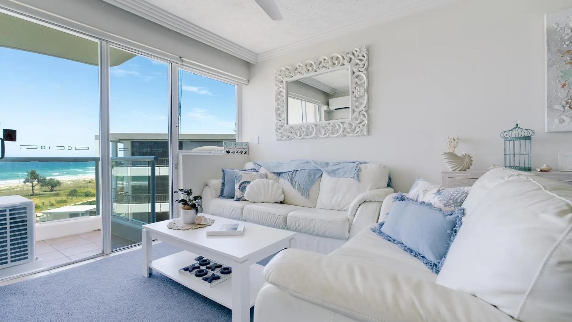 Stunning 2-Br Waterfront Apartment In Palm Beach! Gold Coast