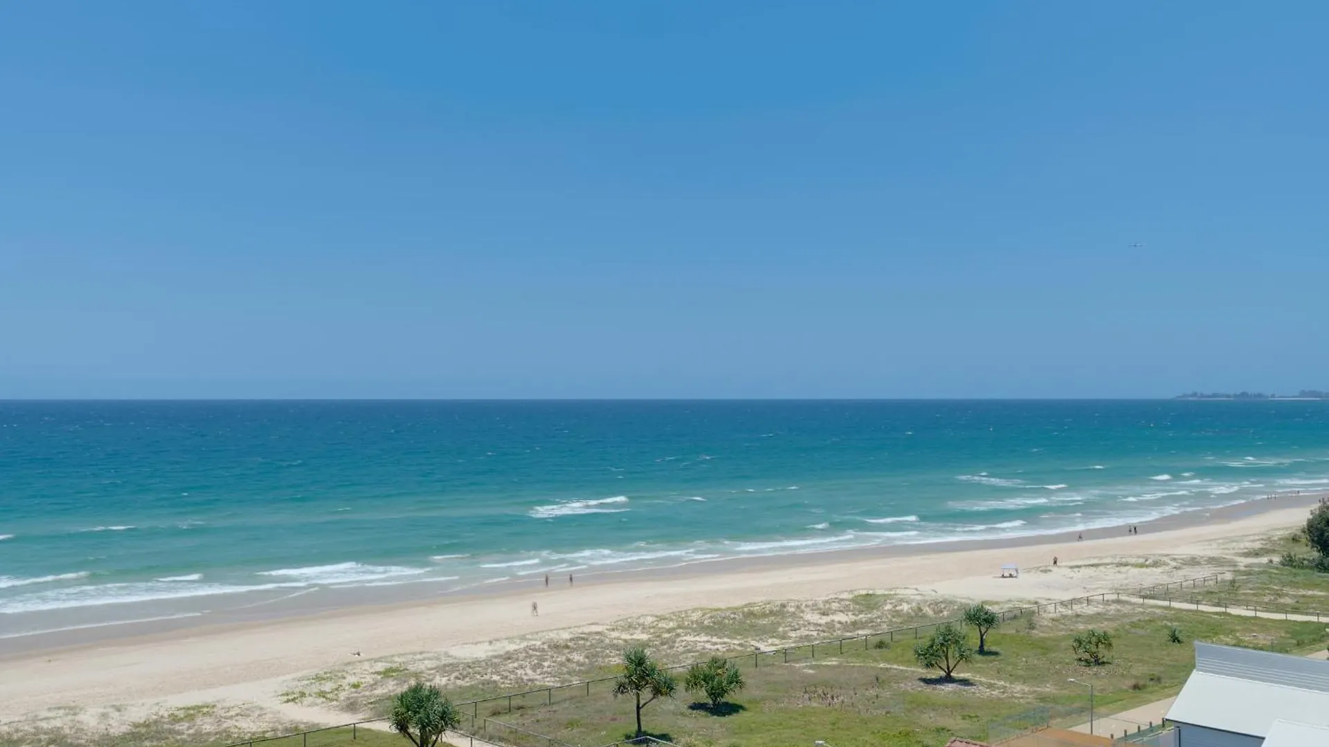 Stunning 2-Br Waterfront Apartment In Palm Beach! Gold Coast Australia