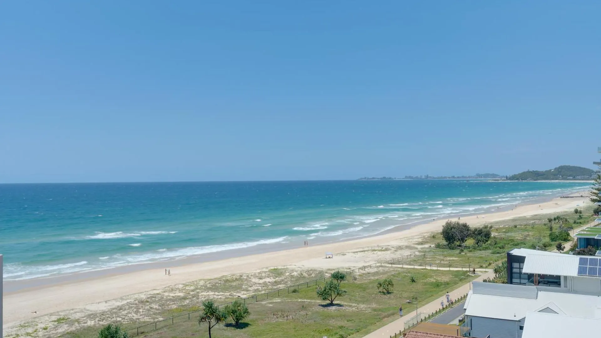 Stunning 2-Br Waterfront Apartment In Palm Beach! Gold Coast Australia