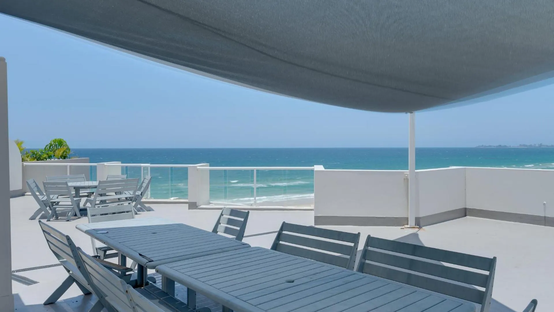 Stunning 2-Br Waterfront Apartment In Palm Beach! Gold Coast