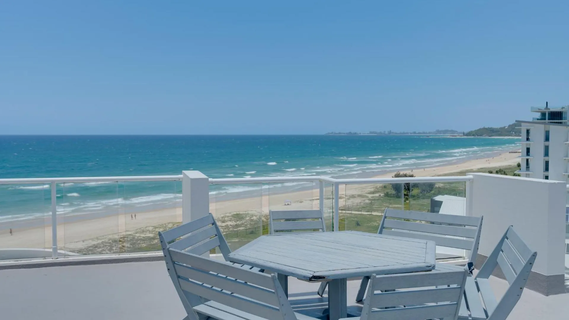 Stunning 2-Br Waterfront Apartment In Palm Beach! Gold Coast